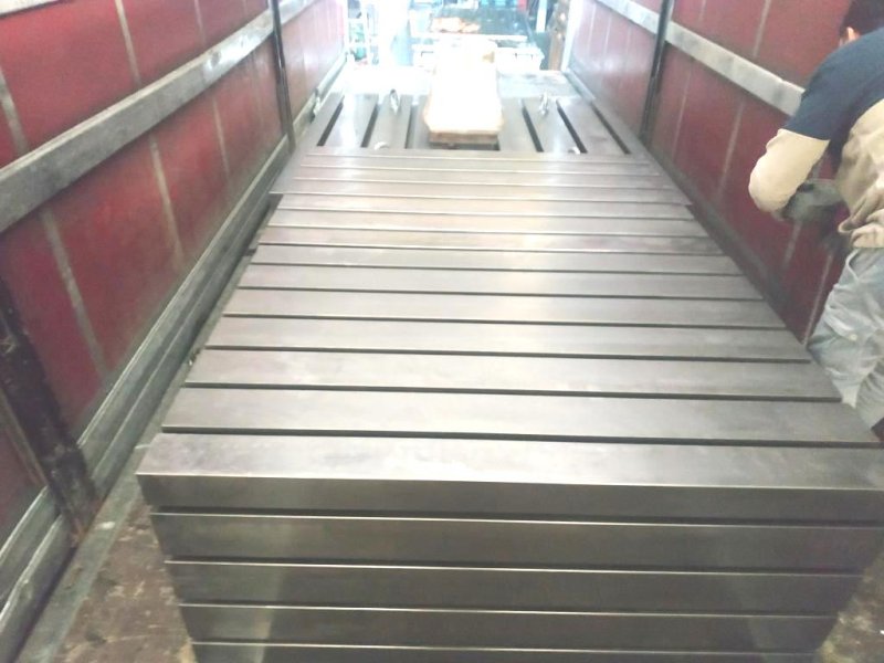 MAX MACHINERY  Cubi n Ghisa con Cave a T  2026