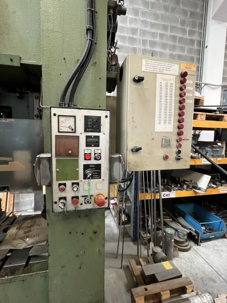 MANZONI PRESSE SPA Serie MR - 60 Ton 